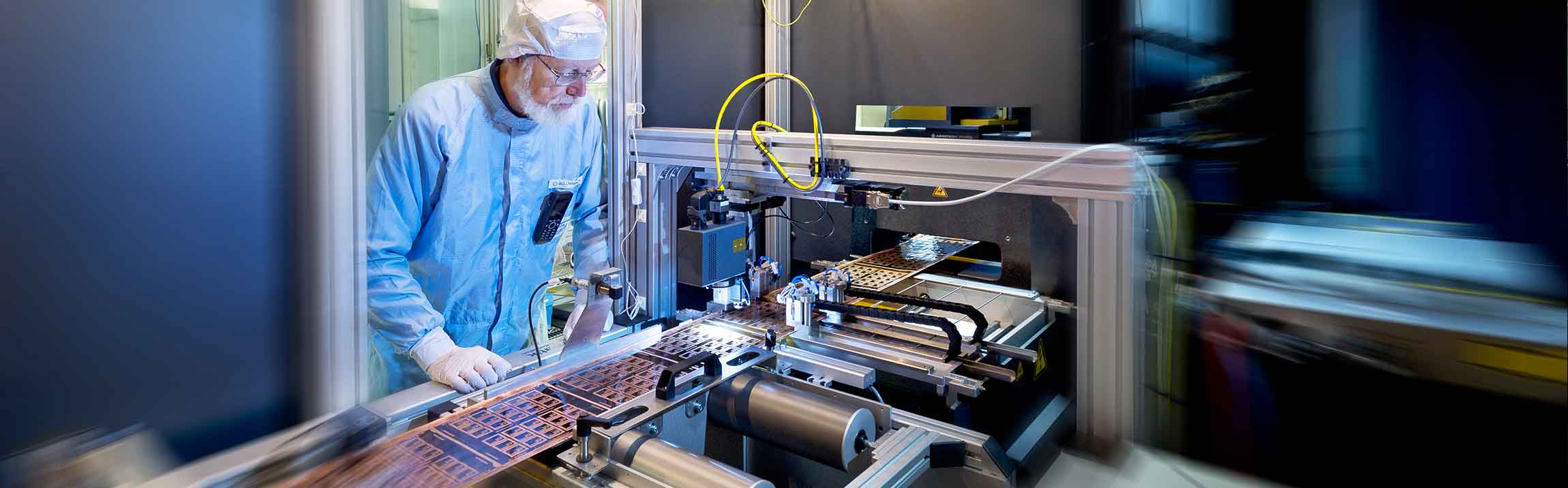 Fraunhofer EMFT scientist working with an ultra-short pulse laser