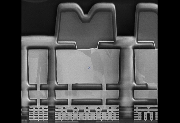 Querschnitt durch den Lagenaufbau eines IC Querschnitt durch den Lagenaufbau eines IC