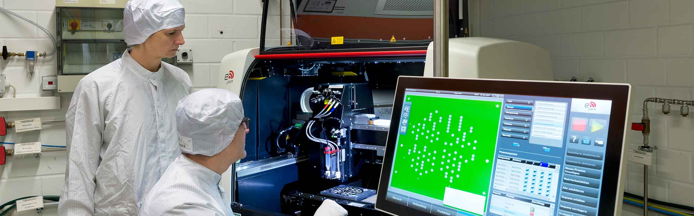 Piezomontage im Labor für Mikrofluidik des Fraunhofer EMFT Piezomontage im Labor für Mikrofluidik