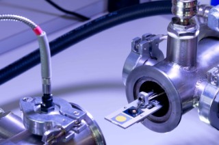 Multifunktionaler Probenhalter zur Analyse von verschiedenen Sensormaterialien und Sensortypen im Gasanalyselabor der Fraunhofer EMFT.