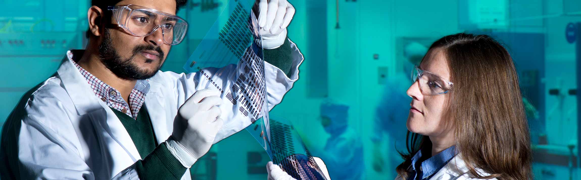 Froschende im Reinraum des Fraunhofer EMFT