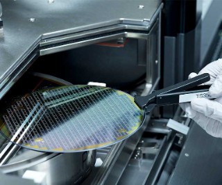 Wafer prober for characterization of a silicon wafer