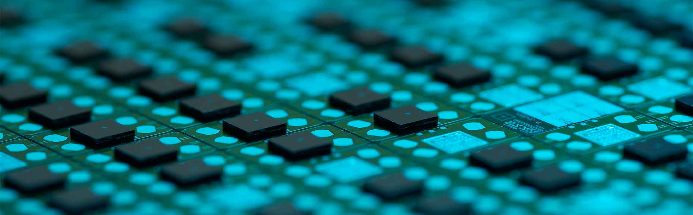 Heterointegration: Chip stack on base wafer