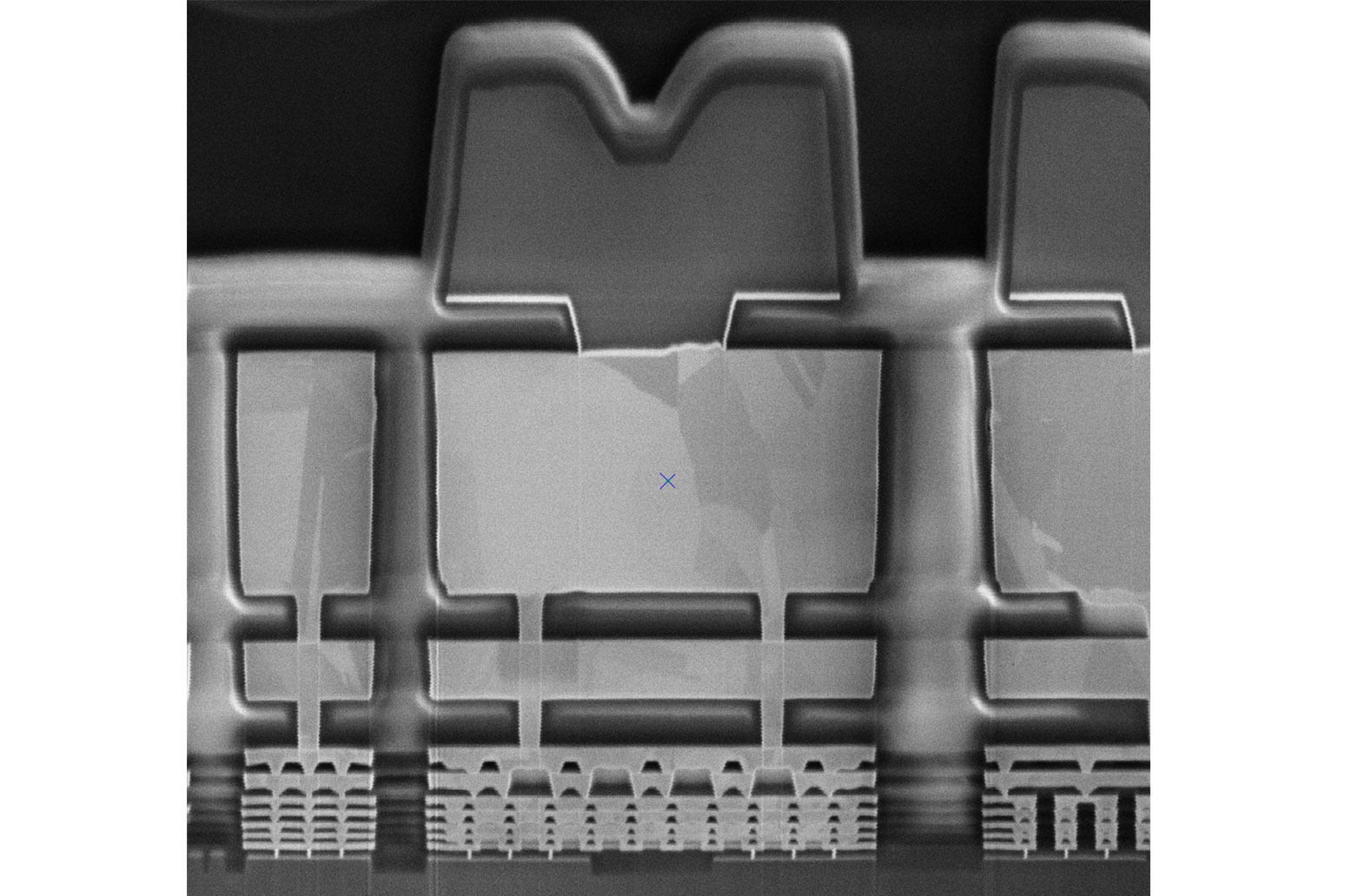 Cross-section through the layer structure of an IC